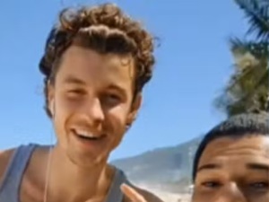 Shawn Mendes paga curso de inglês para vendedor ambulante no Rio de Janeiro