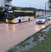 Bairros de Maceió registram alagamentos após fortes chuvas