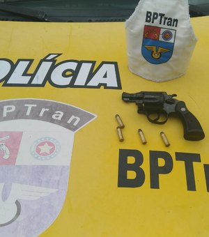 Polícia apreende arma e munições com suspeito de praticar assaltos em Maceió