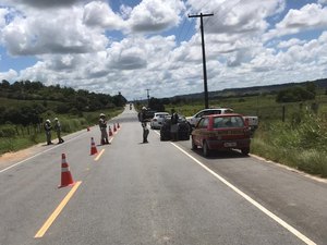 BPRv apreende veículos irregulares em Matriz de Camaragibe