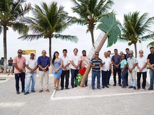 Prefeito Déo inaugura reconstrução da Praça dos Idosos em Japaratinga