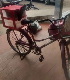 Homem é detido por populares após furtar bicicleta de vendedora no centro de Arapiraca 