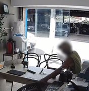 [Vídeo] Idoso suspeito de furtar comércios é preso em flagrante em Palmeira dos Índios