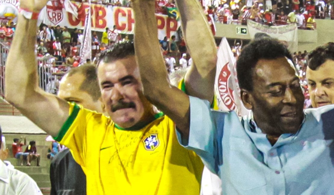 “Ele vai continuar sendo rei na condição de anjo, brilhando diante de Deus”, disse Cícero Almeida que esteve com Pelé em 2010