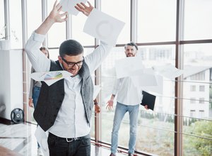 Blindagem Empreendedora: como as novas práticas econômicas estão redefinindo o jogo e exigindo vigilância contra Golpes e Fraudes