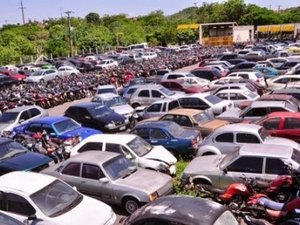 Mais de 200 veículos apreendidos serão leiloados pela SMTT
