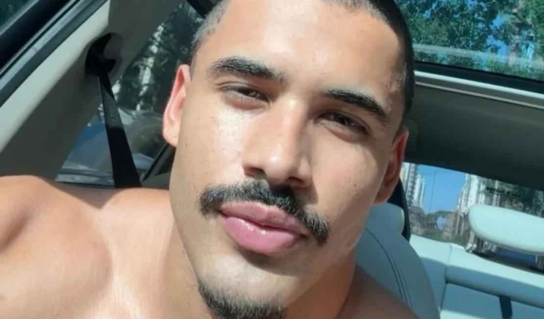 Cantor Nilo é hospitalizado e pausa carreira após paralisia facial