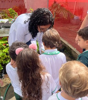 Crianças têm experiência sensorial em visita a Projeto de Extensão do Curso de Biologia da Uneal Arapiraca