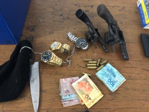 Dois homens são presos acusados de assaltar feirantes em Jundiá 