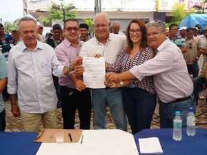Prefeita Tainá Veiga entrega veículos e assina ordem de serviço em Lagoa da Canoa