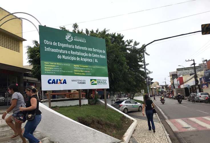 Visando as eleições, Fabiana Pessoa ignora apelo dos comerciantes e inícia obra do Centro Novo