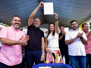 Prefeita Ceci assina ordem de serviço para pavimentação no Povoado Ouricuri