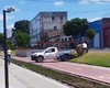 [Vídeo] Carro de empresa estacionado em trecho da Ciclovia do Trabalhador, em Arapiraca, causa indignação