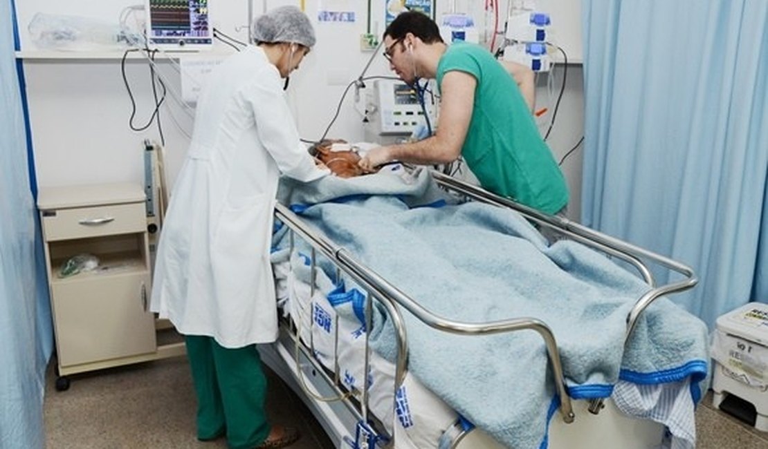 Idosos são maioria na Ala Vermelha Clínica do HGE