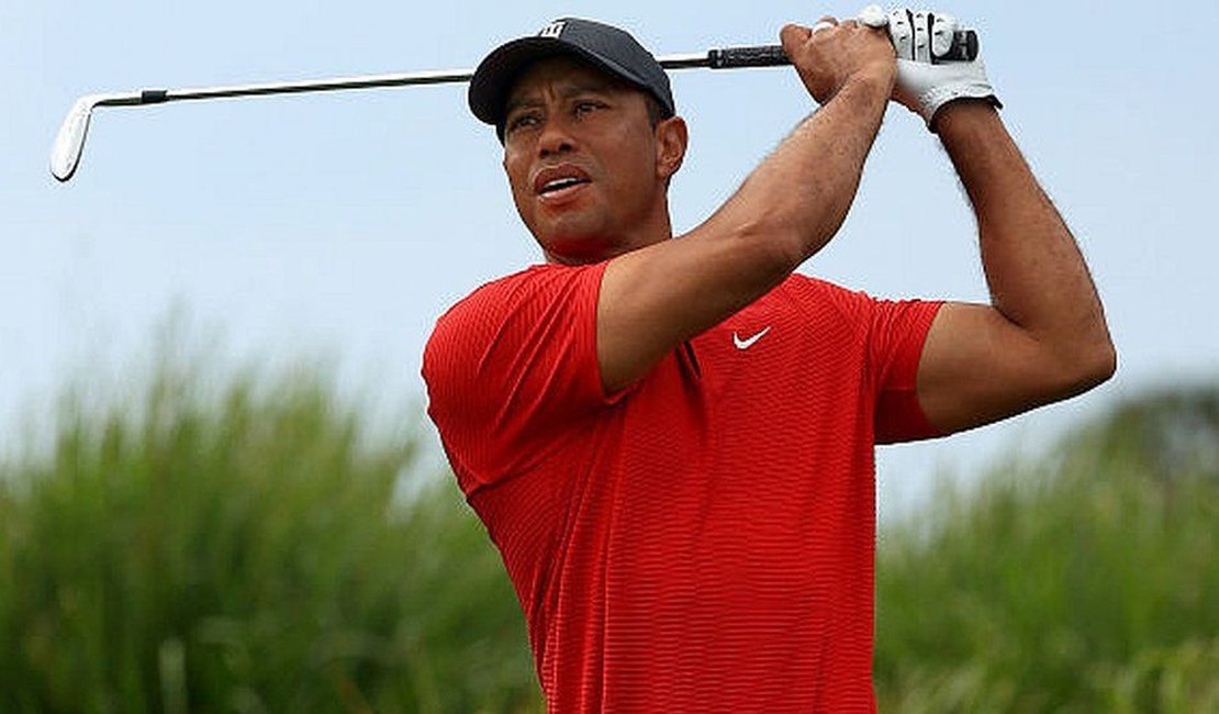 Tiger Woods está 'se recuperando e de bom humor'