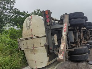 Grave acidente provoca a morte de duas pessoas e deixa outras seis feridas em Inhapi