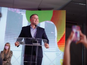 Renan Filho recebe moção de reconhecimento da UFAL por investimentos na Educação