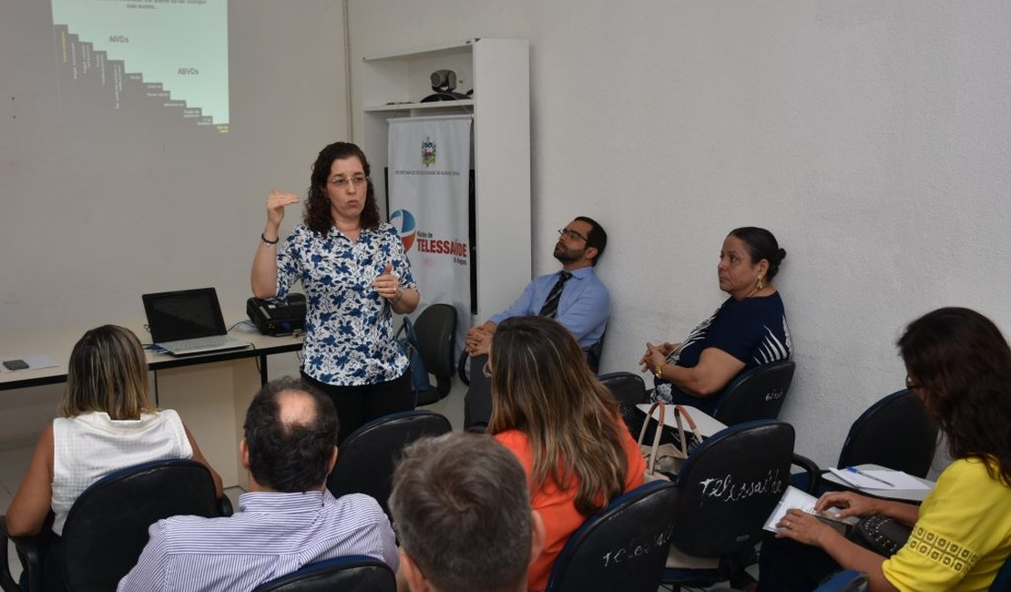 Saúde capacita médicos para atuação com população idosa