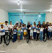 Prefeita Márcia entrega tablets e bicicletas a alunos destaques das escolas de São Luís do Quitunde