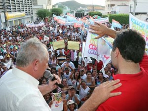 No Sertão, Renan Filho recebe Plano de Agricultura Familiar