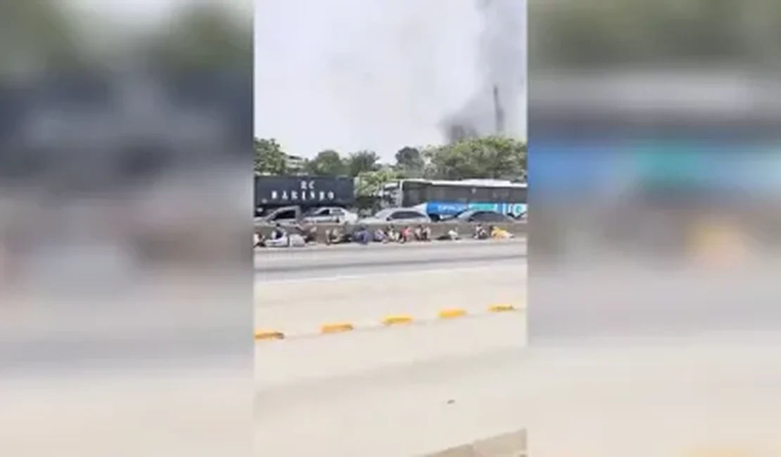 Tiroteio fecha a Avenida Brasil por mais de 2 horas; uma pessoa morreu e outras 5 ficaram feridas