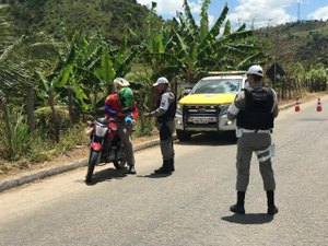 Três veículos são retirados de circulação durante operação na AL-205