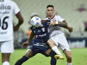 Fortaleza bate o Athletico-PR e assume a vice-liderança do Brasileirão