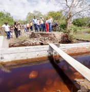 Prefeita de Palmeira visita pontes destruídas pelas chuvas e determina reparos imediatos