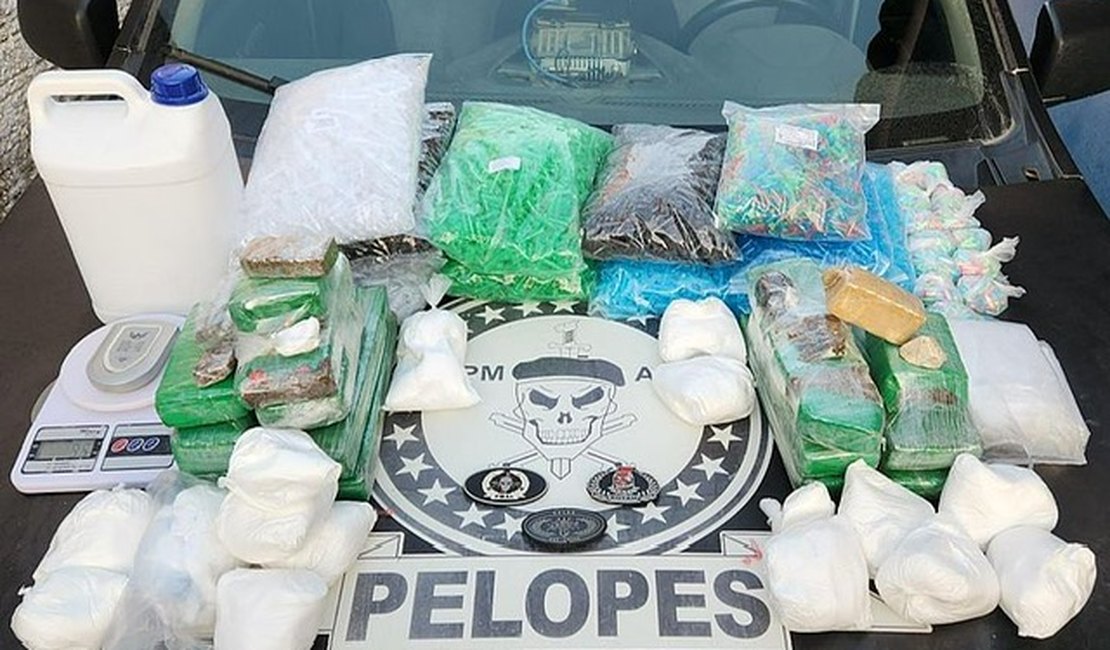 Polícia Militar prende dois suspeitos e apreende mais de 9 kg de drogas em Arapiraca