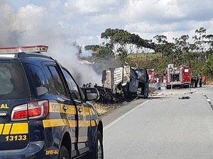 Polícia interdita temporariamente a BR-101 para retirada de carreta