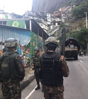 Militares e policiais federais fazem operação na Rocinha pela 1ª vez desde início da intervenção