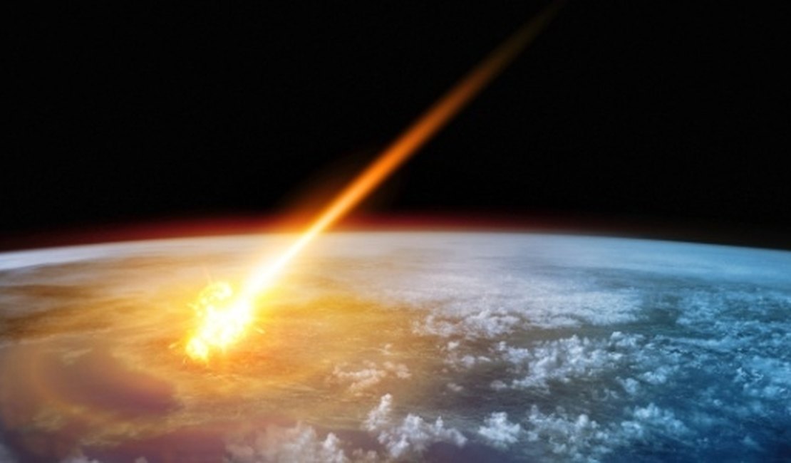 'Bola de fogo' explode no Atlântico perto da costa do Brasil