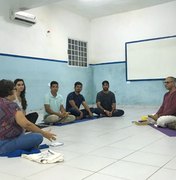 Aberto ao público, grupo se reúne para estudar yoga e Bhagavad Gita