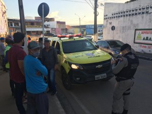 Acusado de roubo, homem é detido por populares no centro de Arapiraca