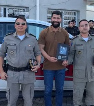 Deputado Federal Delegado Fabio Costa entrega viatura blindada à PM em Santana do Ipanema