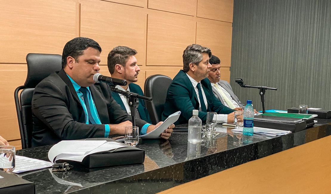 Derrotada na Justiça, base de  Luciano Barbosa tumultua e impede realização de sessão ordinária na Câmara Arapiraca