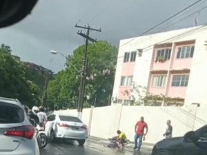 Ciclista é atropelado por carro na Cambona