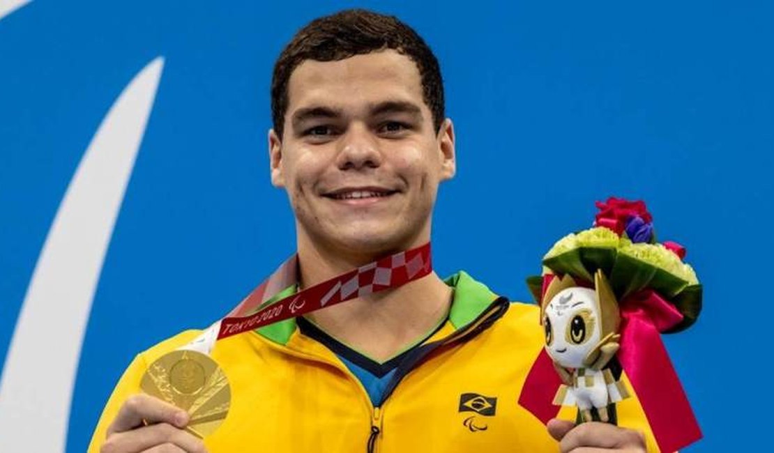 Brasil conquista o primeiro ouro com direito a recorde