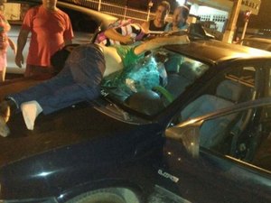 Motorista embriagado atropela homem que atravessava a faixa de pedestre