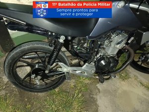 Homem é detido por pilotar moto sem carteira de habilitação e perturbar o sossego alheio em Penedo