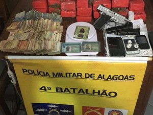 Polícia prende trio com 12 quilos de maconha e mais de R$ 9 mil dentro de Kombi