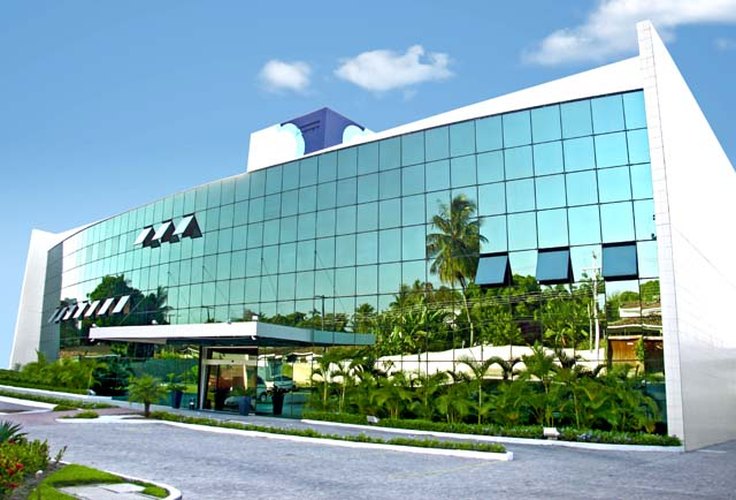 Renan pai e filho são réus em processo movido por JHC, por compra do Hospital do Coração de Maceió