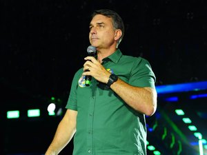 Flávio anuncia que será o líder da oposição e nunca abandonará os brasileiros
