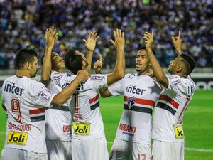Cueva decide e São Paulo elimina CSA na estreia de Valdívia