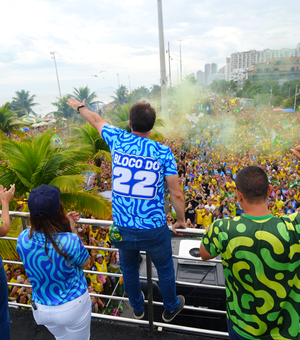 Flávio Bolsonaro agradece apoio durante a campanha e convoca todos pra votação nas urnas