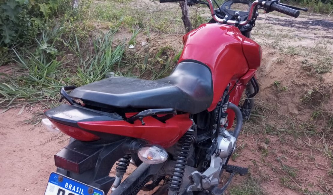 Ronda do Bairro recupera moto roubada em área de mata no Benedito Bentes em Maceió