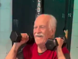 Ary Fontoura inspira seguidores ao mostrar treino na academia