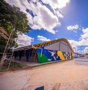 Prefeito de Arapiraca entrega  reforma da praça Paineiras e de ginásio poliesportivo