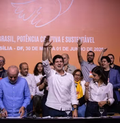 Com presença de Lula e Motta, PSB oficializa João Campos na presidência nacional do partido