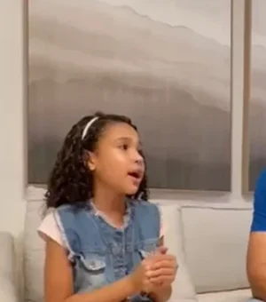 Renan Filho conhece criança que viralizou falando inglês e exalta educação pública